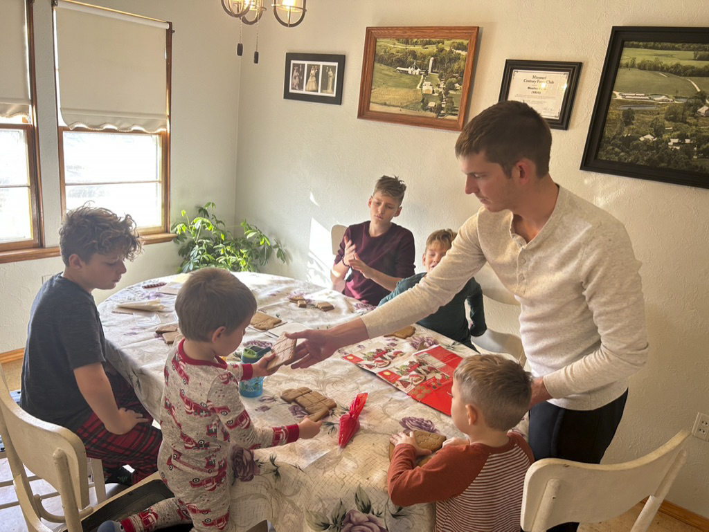 Building Gingerbread Houses on Christmas Day